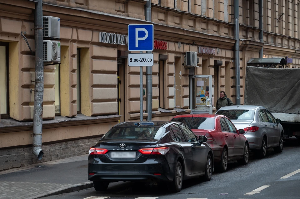 Петербуржцы активно оформляют парковочные разрешения.