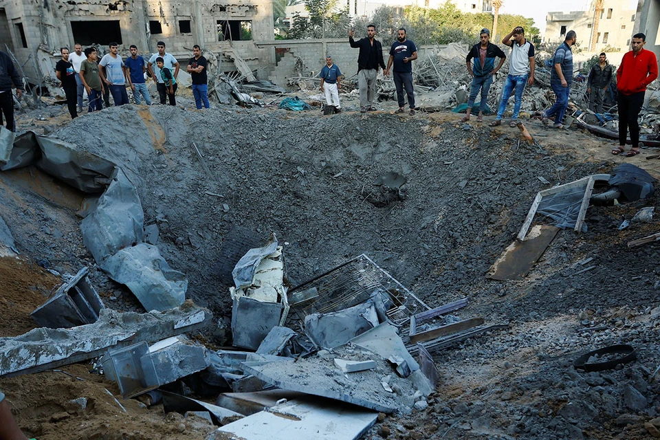 Атака движения ХАМАС на Израиль привела к жесткой ответной реакции – ЦАХАЛ начал массированные бомбардировки территории сектора Газа, чтобы в буквальном смысле ввергнуть его в каменный век.