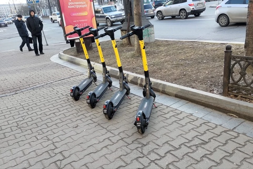 Жители Хабаровска поддерживают полный запрет самокатов