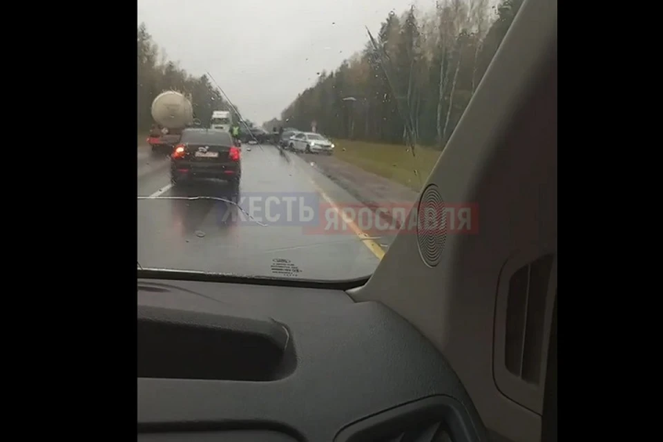 В Ярославской области в аварии погибла женщина. Скриншот с видео, группа "Жесть Ярославль" ВКонтакте