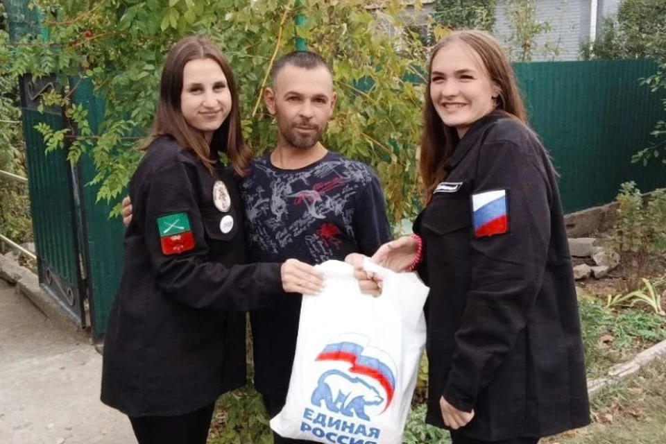 «Единая Россия» поздравила отцов-одиночек в Михайловском районе. Фото - "Единая Россия" Запорожской области