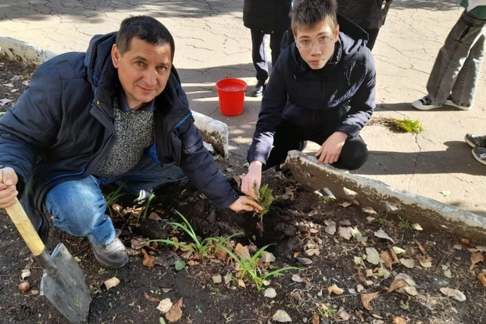 В Луганске прошла акция "Сохраним лес". Фото - Минприроды ЛНР