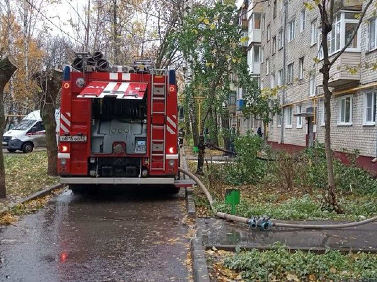 Двадцать человек эвакуировали из горящей пятиэтажки на Автозаводе - KP.RU