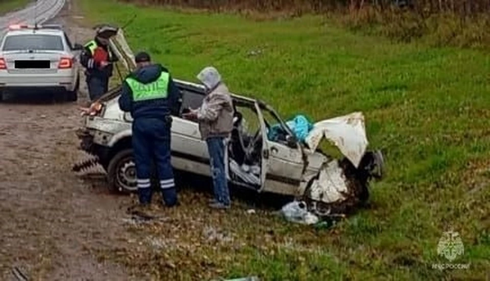Перевернувшийся "Фольксваген"