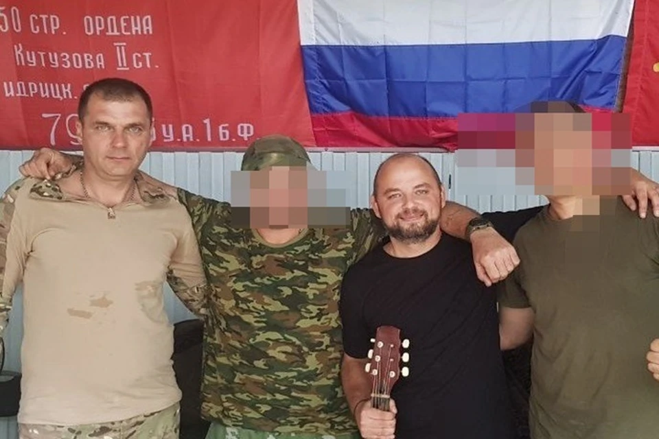 Николай Балванов (слева) на личном опыте знает, что нужно бойцам