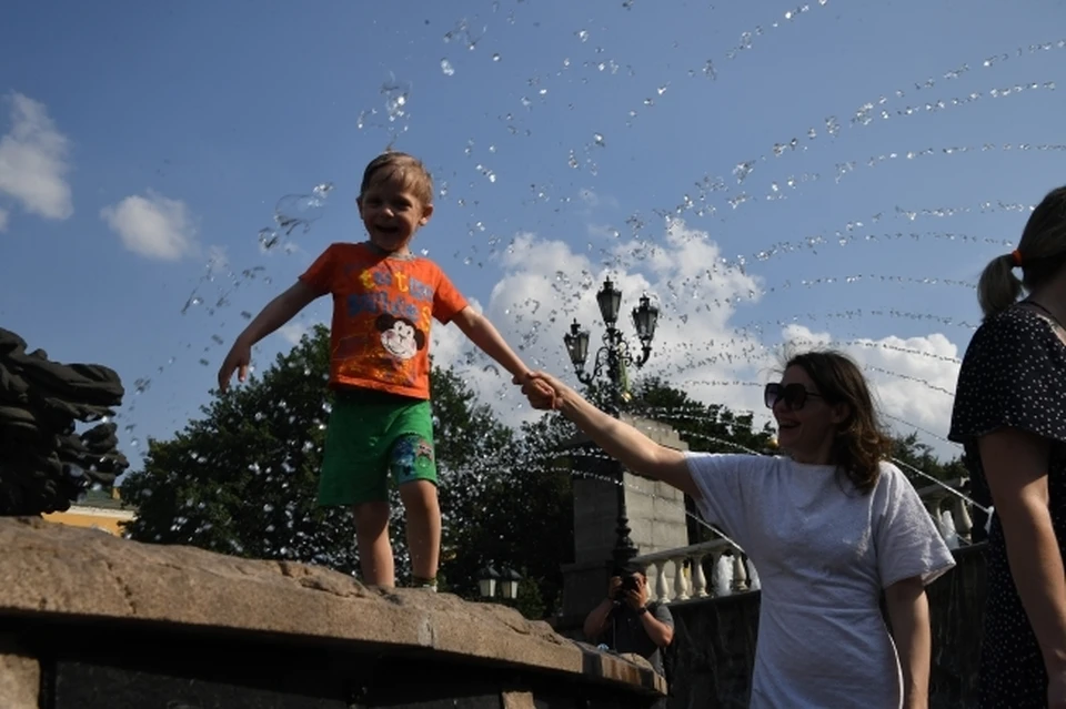 Только 6% нижегородцев считают, что совмещать материнство и работу легко