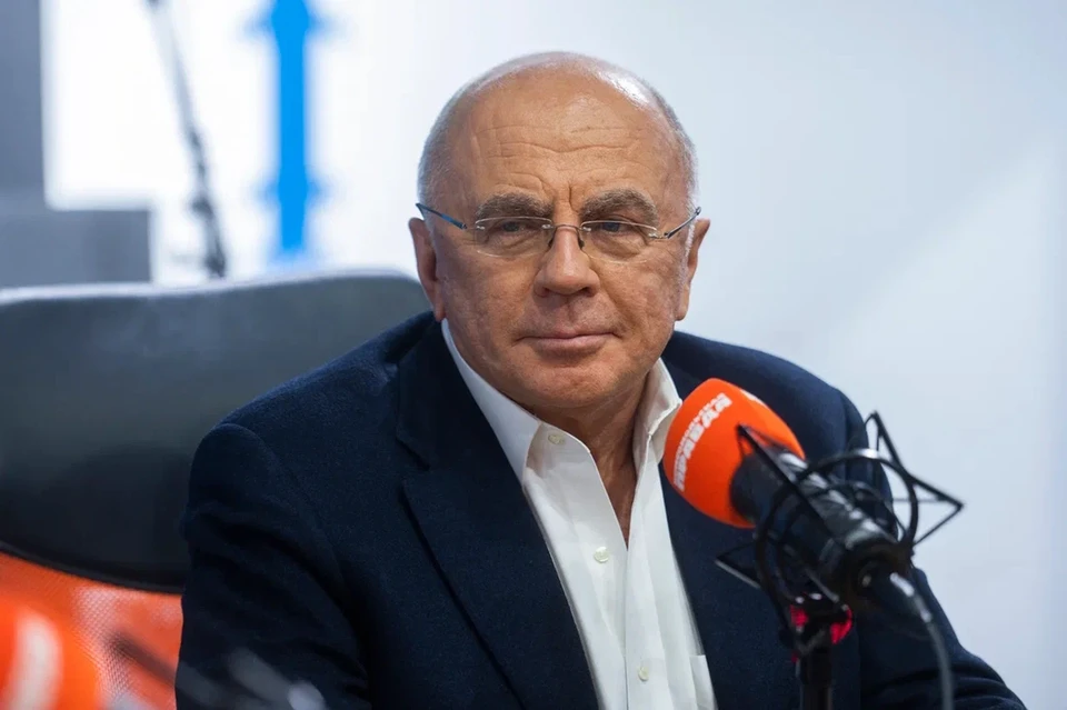 Александр Запесоцкий отметил 32 года на своем посту ректора СПбГУП.