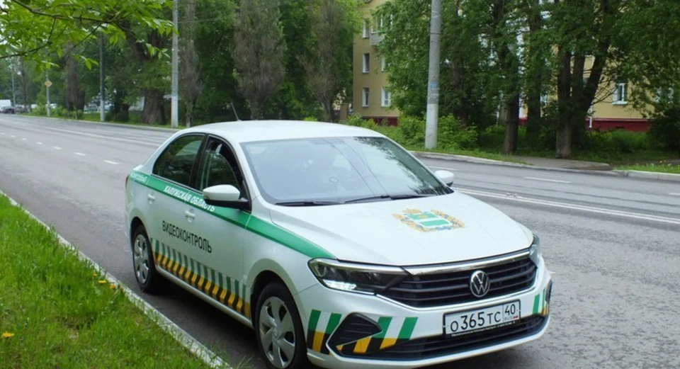 В Калуге на Луначарского стали отслеживать нарушителей парковки