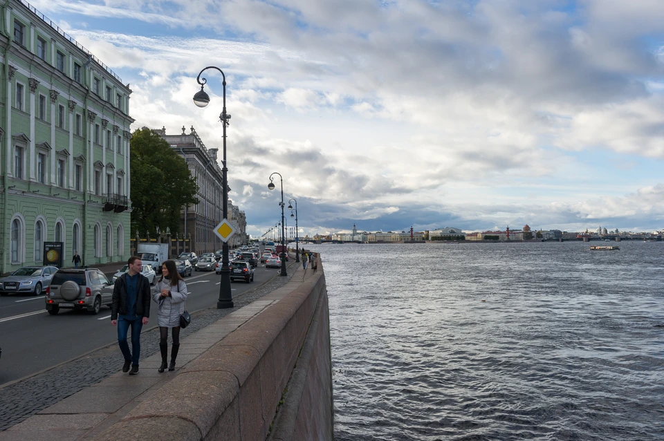 Личность найденного в воде мужчины будут устанавливать специалисты.