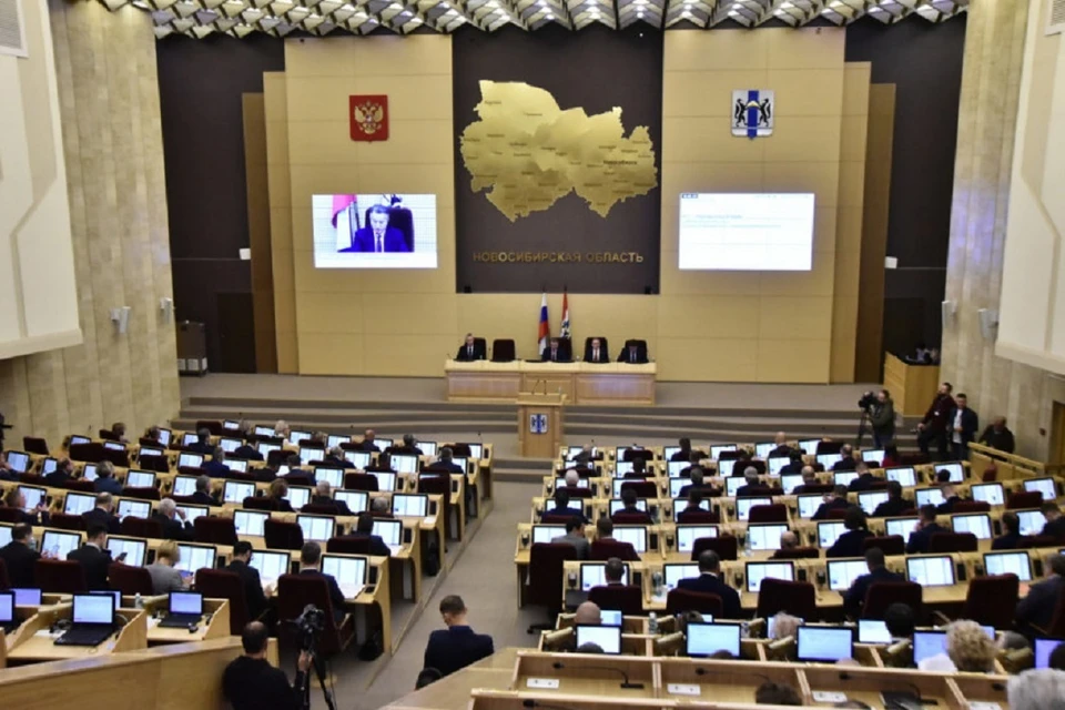 Заксобрание НСО поддержало поправки Губернатора о повышении зарплат бюджетникам. Фото: правительство НСО.