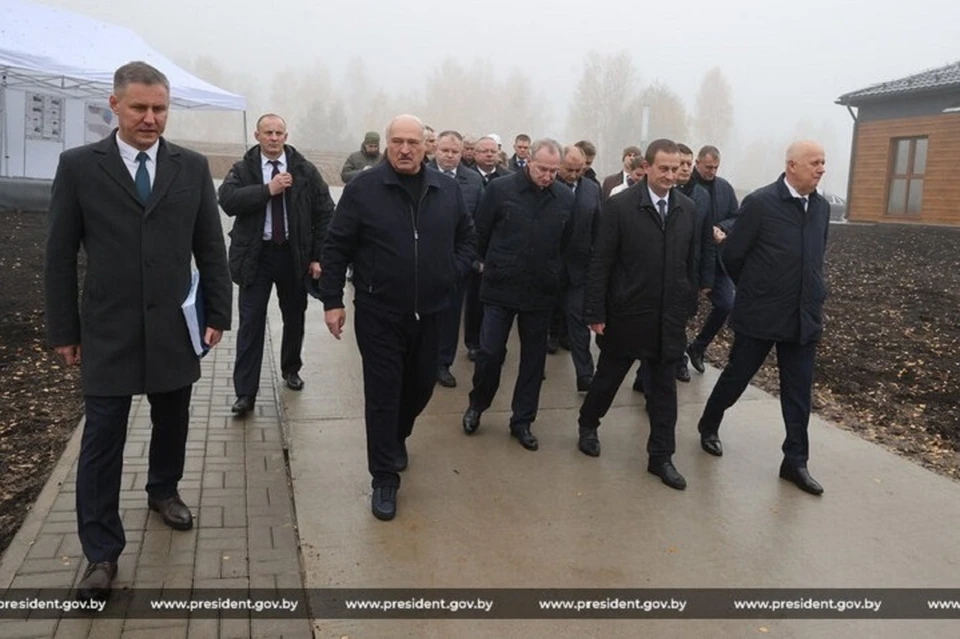 Президент Беларуси Александр Лукашенко во время рабочей поездки по Минскому району. Фото: president.gov.by