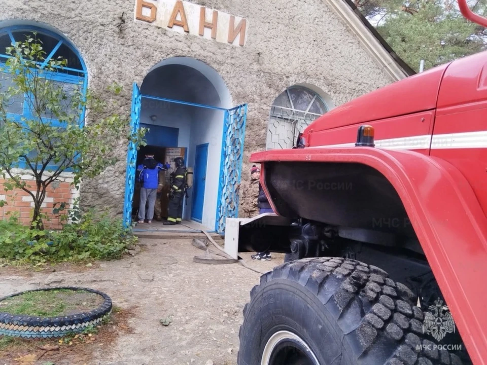 В Людиново загорелась общественная баня