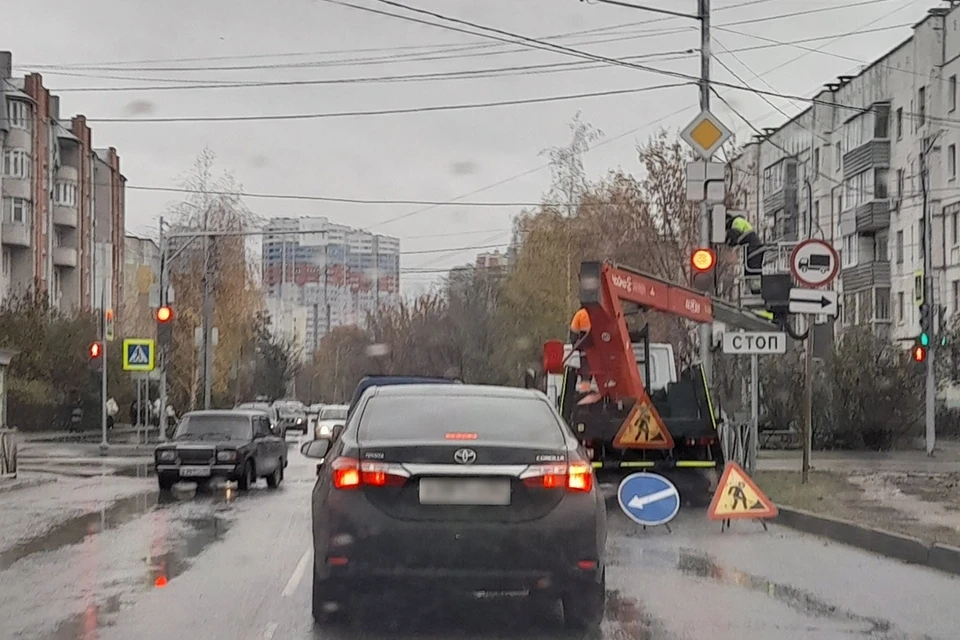 Новый светофор заработал на улице Кальной в Рязани.