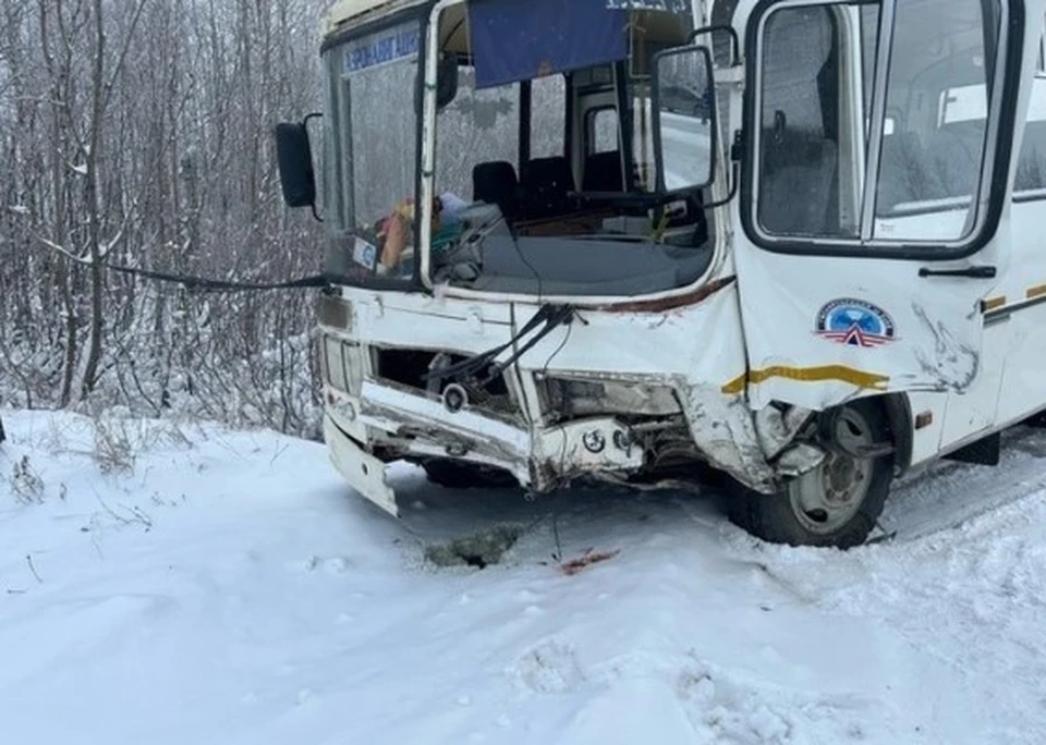 В крупной аварии под Усинском всего пострадали семеро человек. Фото: ГИБДД Коми