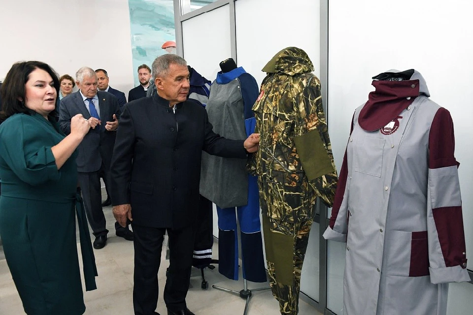 В центре инжиниринга средств индивидуальной защиты учащиеся разрабатывают спецодежду. Фото: t.me/apparatustatar
