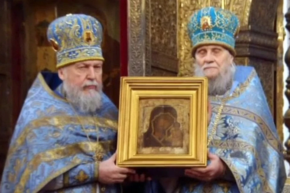 Церковное предание гласит, что Казанская икона Богородицы чудесно явилась в 1579 году после страшного пожара в Казани