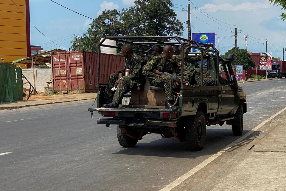 FT: вооруженные люди в столице Гвинеи Конакри взяли под контроль федеральную тюрьму