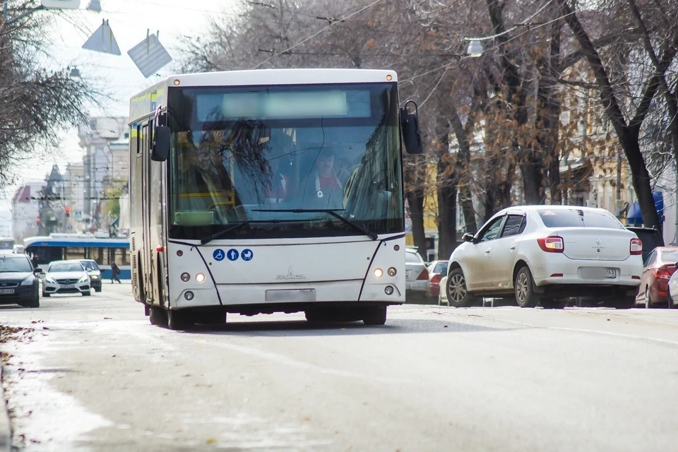 Горожане пожаловались на долгое ожидание автобусов