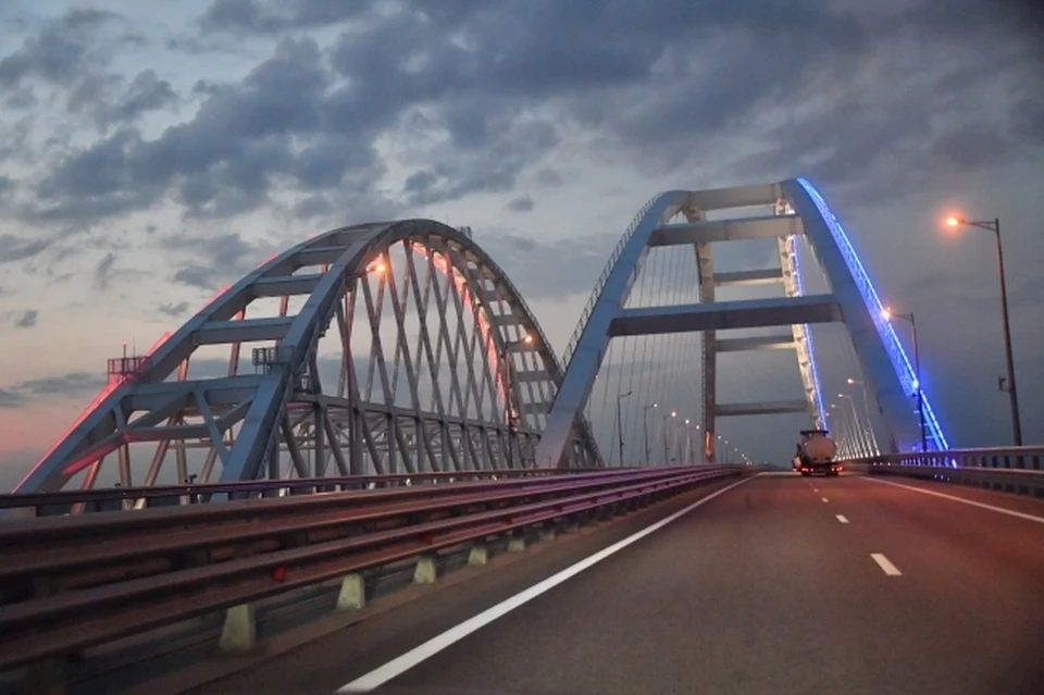 Крымский мост перекрыли утром 7 ноября
