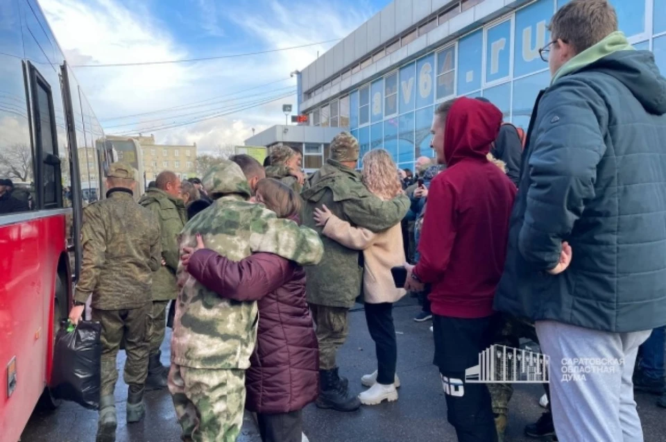 Саратовские военнослужащие 98-го полка отправились в зону СВО (фото: Саратовская областная Дума)