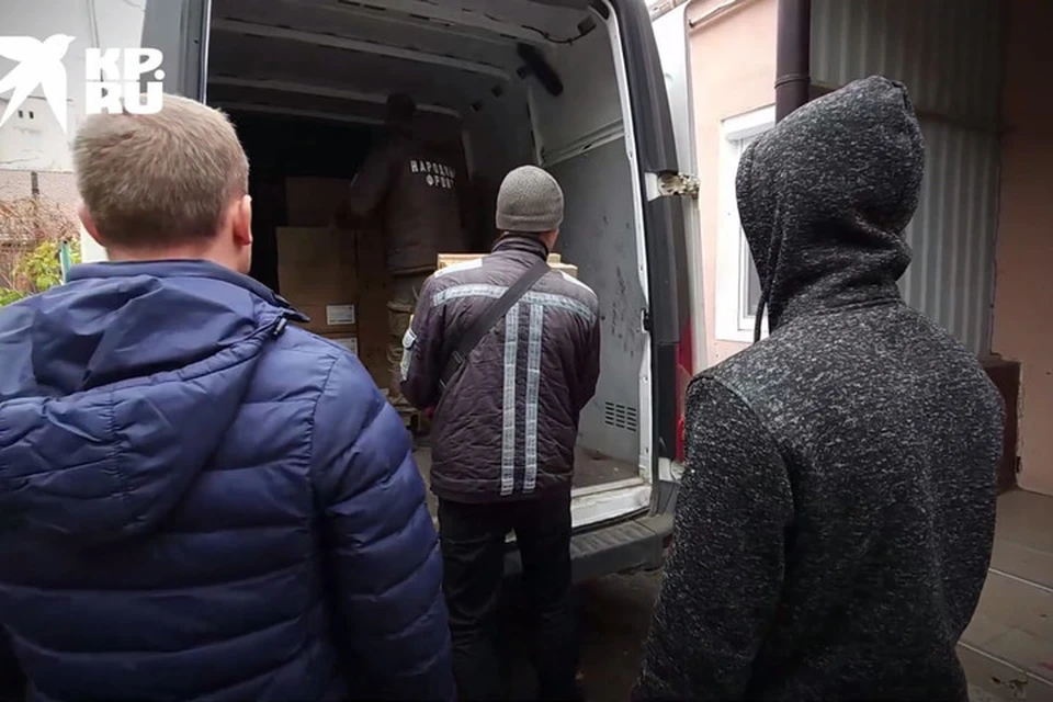 Народный фронт доставил в гуманитарный центр города Пологи одну тонну гуманитарной помощи для многодетных семей. ФОТО: Народный фронт