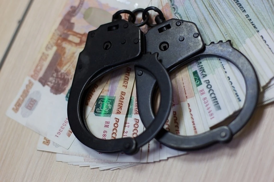 В Белгороде бывшего сотрудника МЧС осудили за взятки и превышение полномочий.