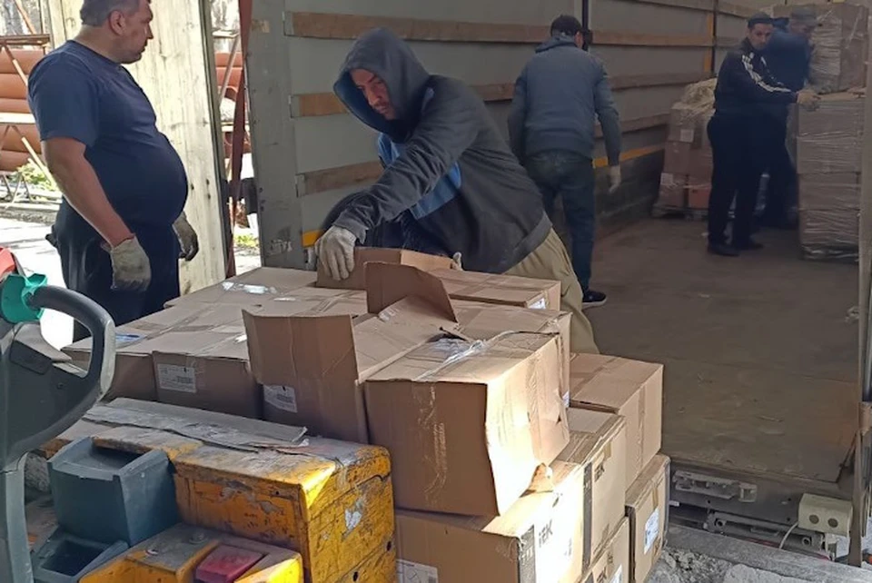 В Скадовск привезли гуманитарную помощь на два млн рублей Фото: Министерство строительства ХО