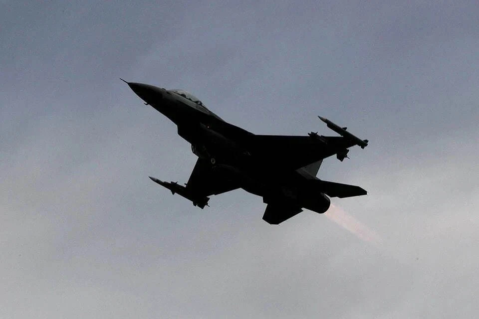Представитель ВВС Украины Игнат: пилоты уже проходят обучение на F-16 в воздухе