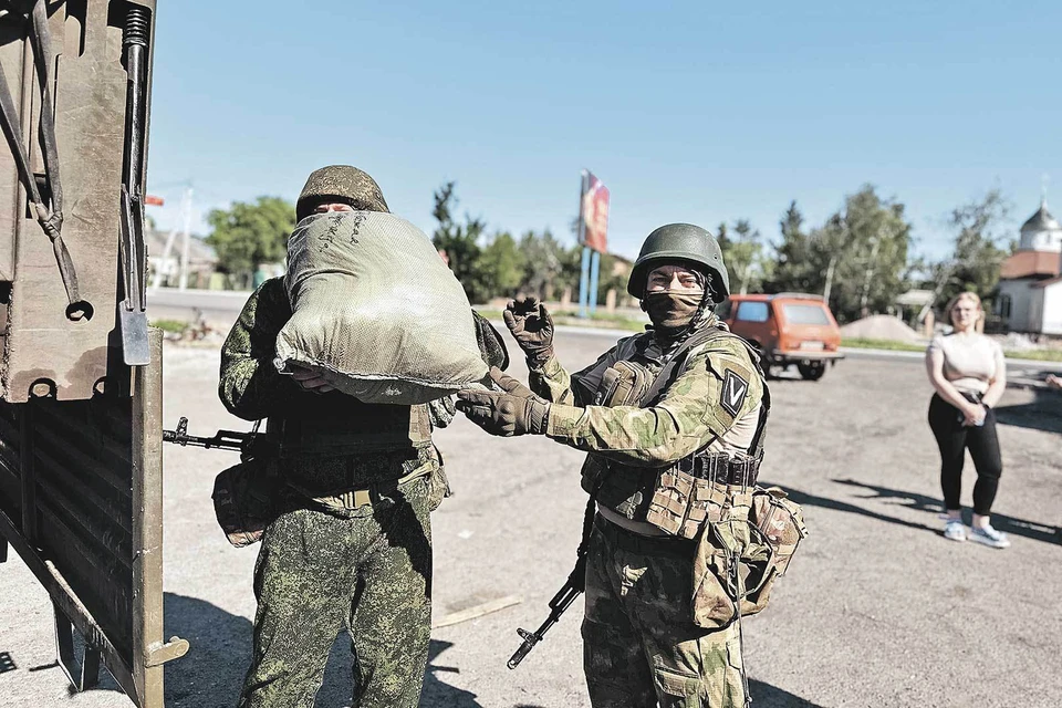 Очередную партию гуманитарной помощи отвезли волонтеры бойцам в Волноваху. Фото: Донецкий штаб «Мы Вместе»