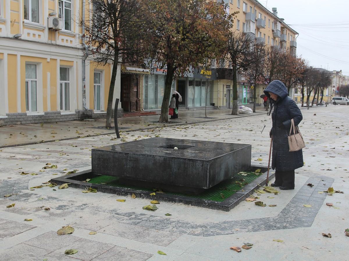 Квадрат Малевича, поилка, процессор: На Трёхсвятской в Твери подключили  новый фонтан - KP.RU