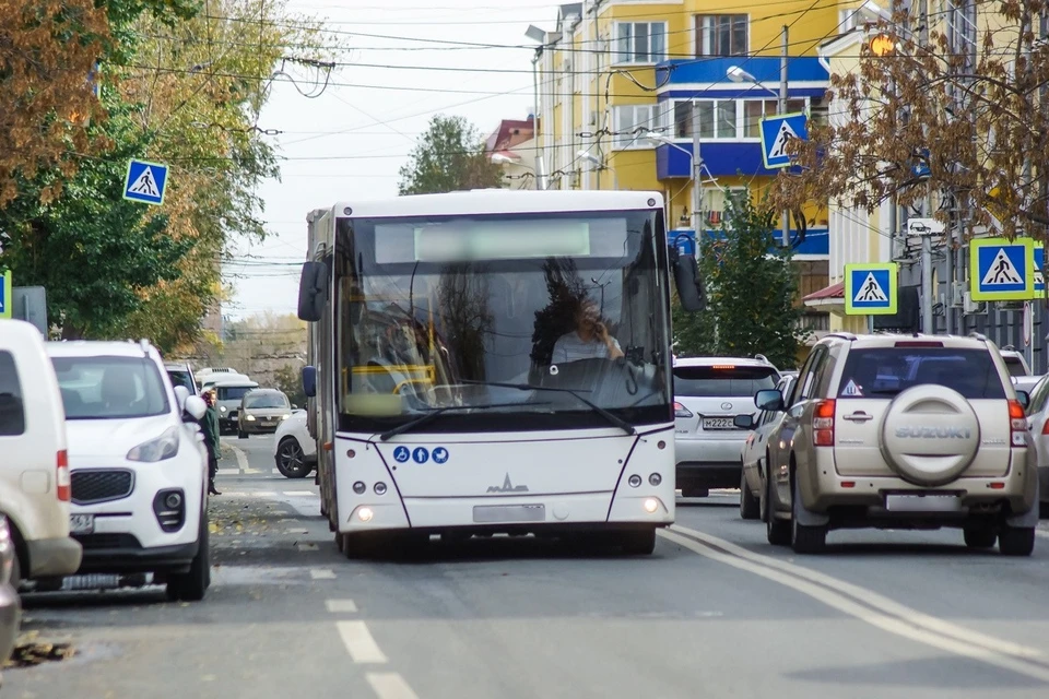 В час пик попасть в переполненный транспорт весьма непросто