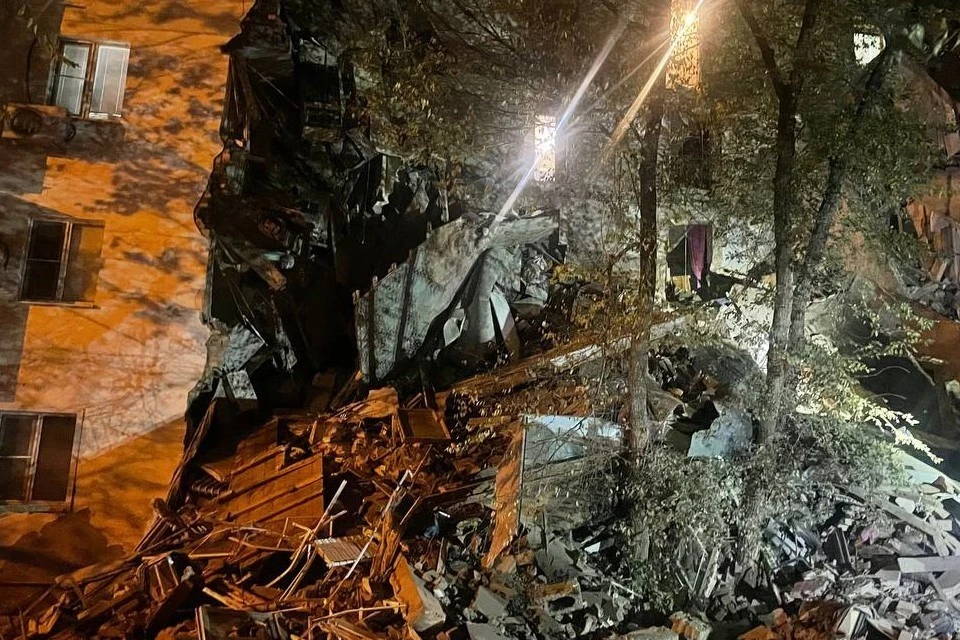 Из-за обрушения дома в Астрахани погиб один человек. Фото: телеграм-канал Михаила Бабушкина
