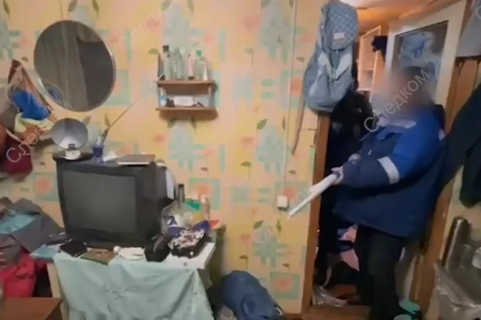 Виктор Черных показал, как убил четырех человек в соседнем доме. Фото: скриншот видео СУ СК РФ по Якутии