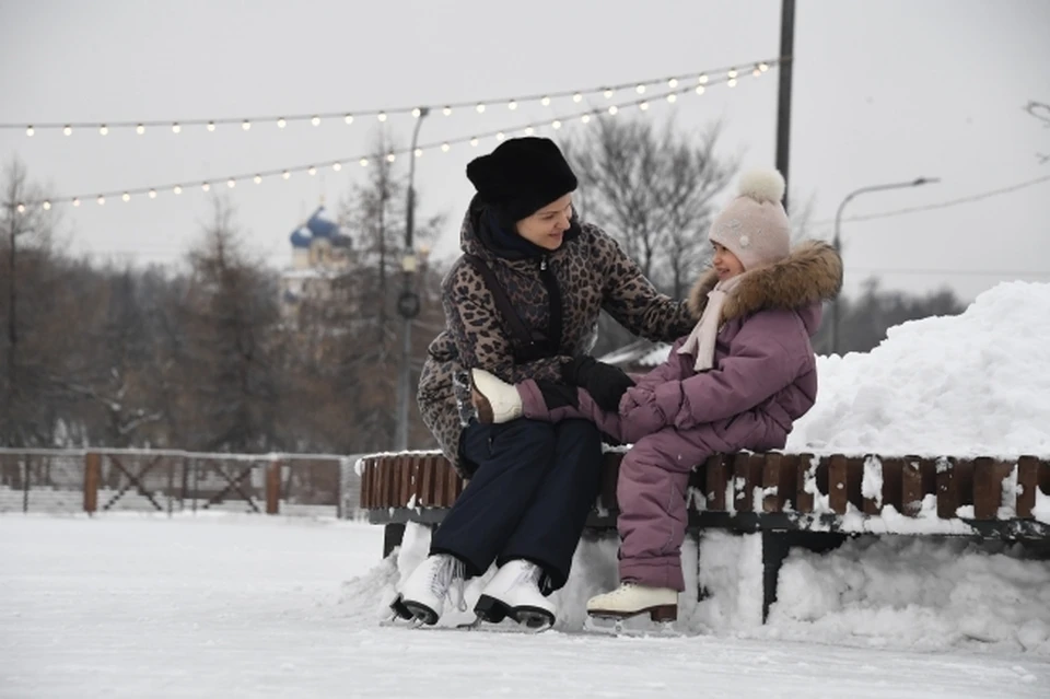 Для любителей покататься на коньках откроются пункты проката на площадках спортивного комплекса «Шинник», в парке «Семья».