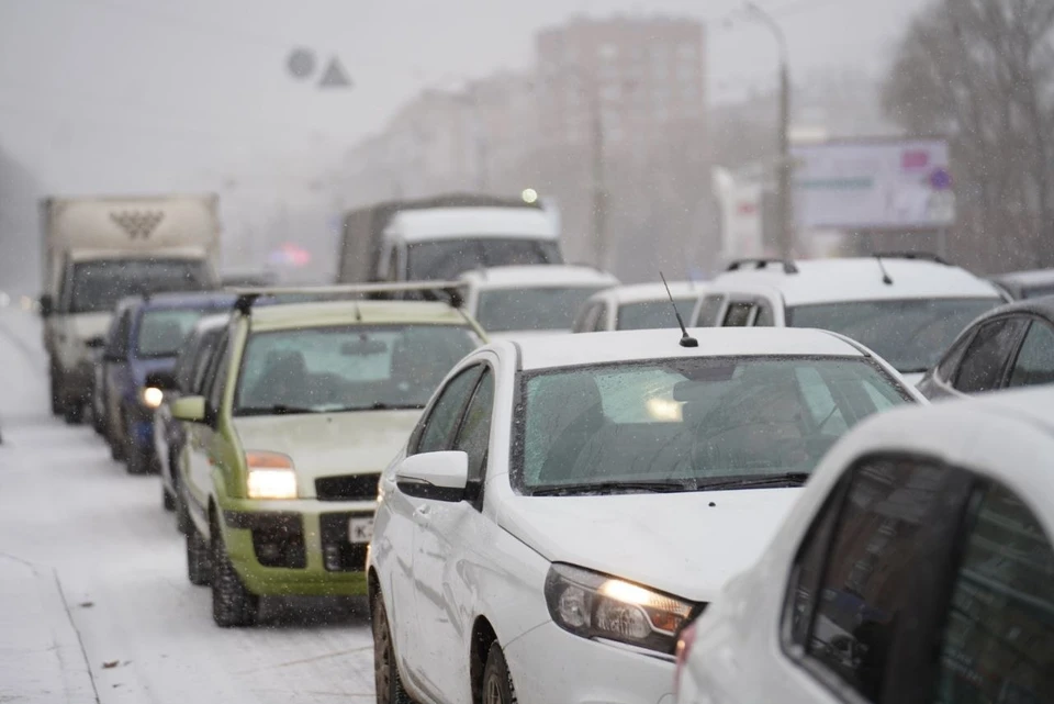 Снегопад осложнил движение в Самаре