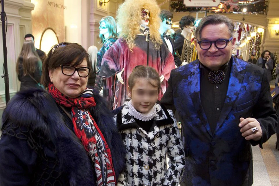 Любовь Аксенова (слева) шила наряды не только для Пугачевой. Ее клиентами были многие другие знаменитости. Фото: Личная страница героя публикации