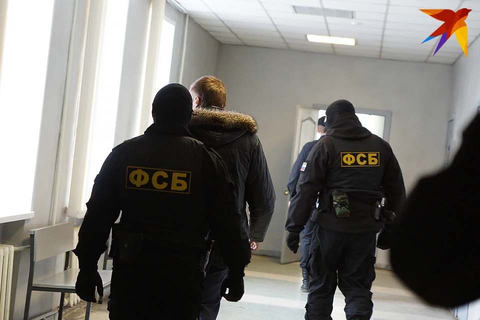 В Управлении ФСБ России региона напоминают, что сотрудники органов безопасности проводят оперативные мероприятия лично с предъявлением служебного удостоверения.