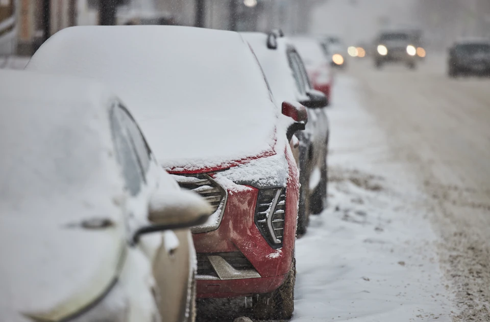 Из-за снегопада на улицах Перми 21 ноября образовались огромные пробки и десятки ДТП.
