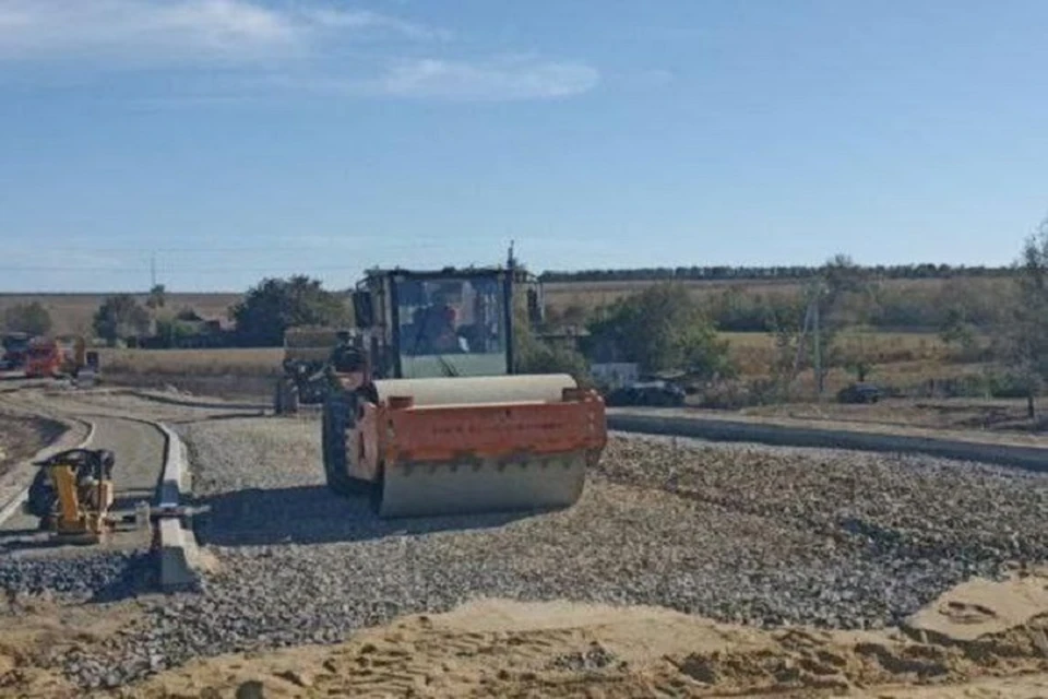 В поселке Ивановка проводится устройство подходов к строящемуся мосту через Грузский Еланчик. Фото: Минтранс ДНР