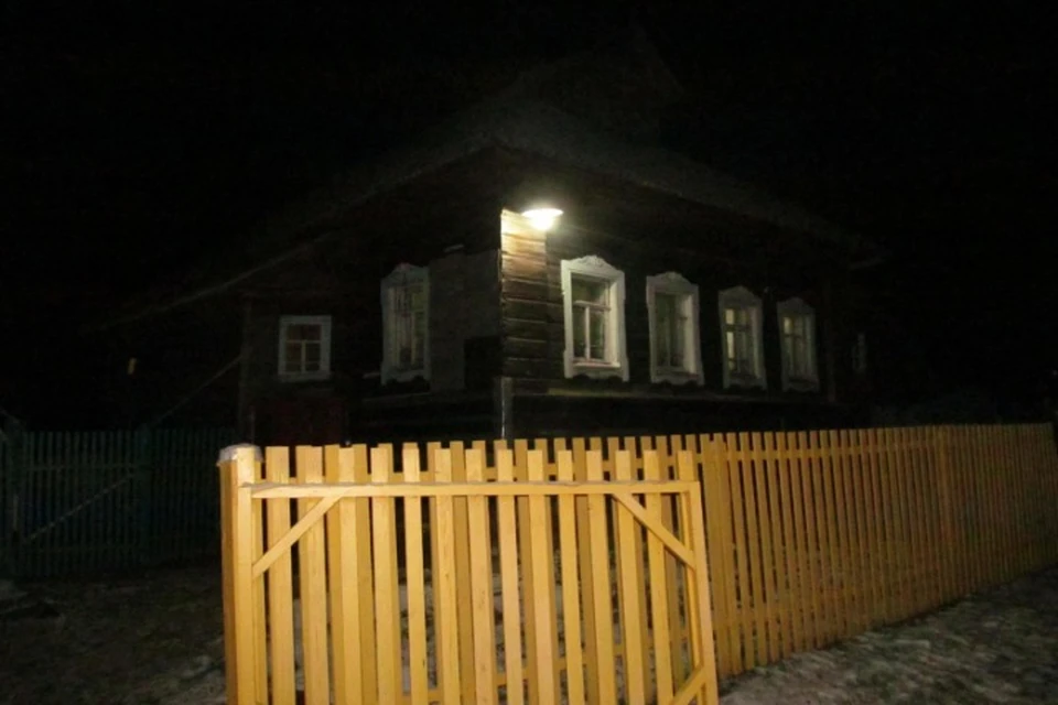 В Ярославской районе полицейский спас женщину из задымленного дома