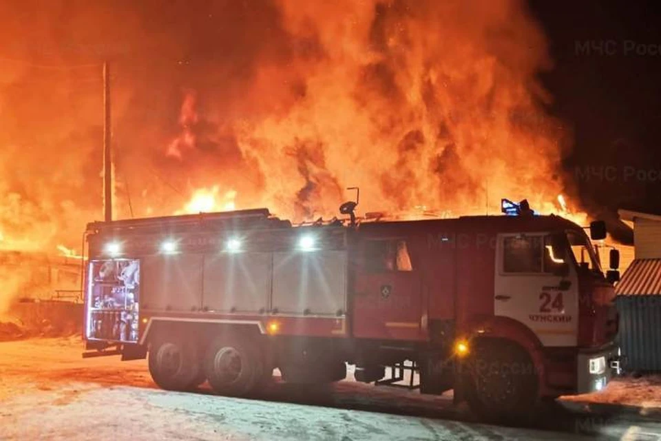 Два человека пострадали на пожаре в Иркутской области