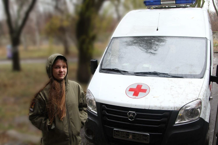 Позывной Фиксик: как 13-летняя девочка помогает врачам спасать раненых бойцов в госпитале
