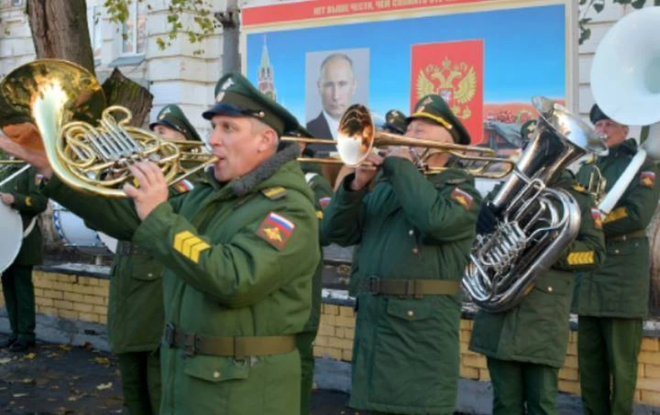 Военные дирижеры отточили свои навыки в донской столице. Фото: пресс-служба ЮВО