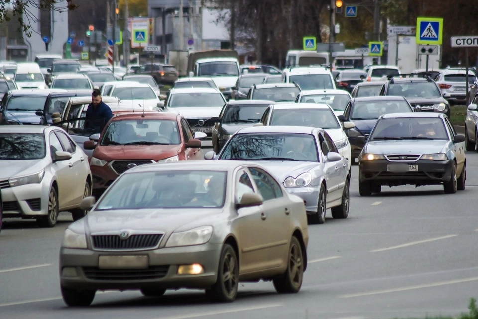 За 10 месяцев 2023 года продажи легковых автомобилей юридическим лицам увеличились на 50,6% и достигли 183 тысяч штук