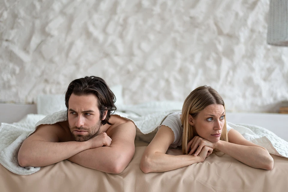 По данным опроса ВЦИОМ,проведенного накануне Всемирного дня секса, большинство женатых мужчин жаждут секса в полтора раза чаще, чем их жены.