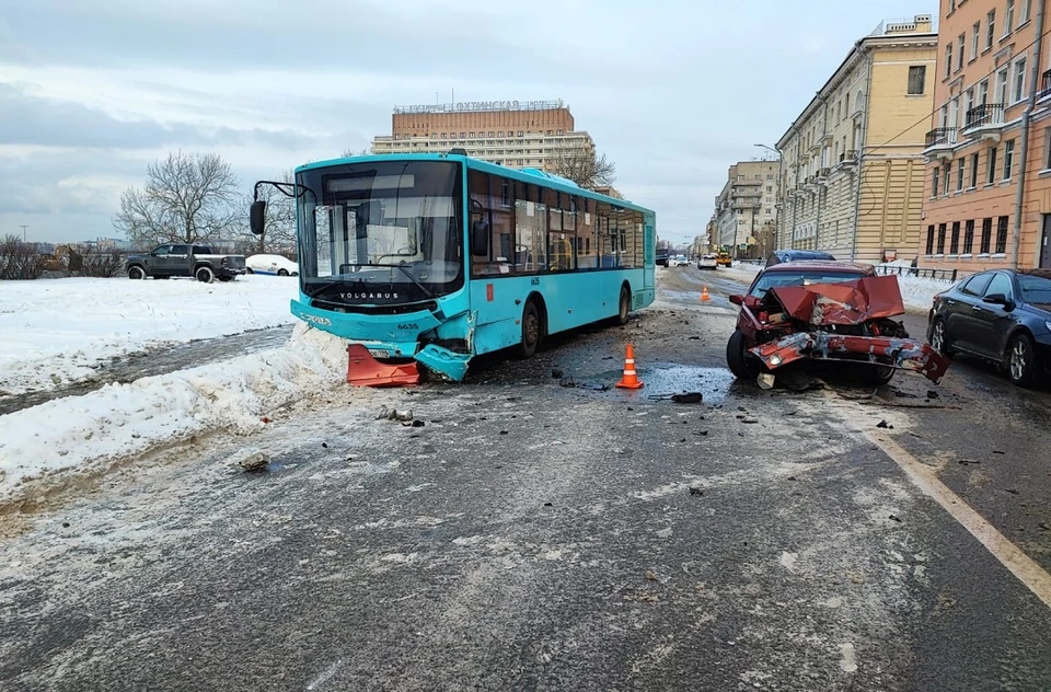 В аварии пострадали два человека. Фото: ГУ МВД России по СПб и ЛО