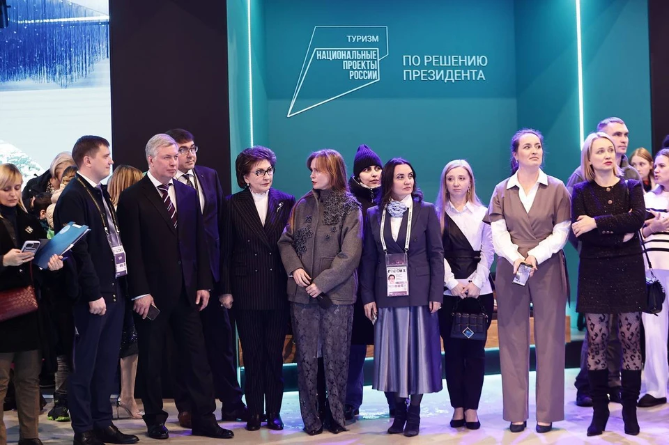 Сенатор Галина Карелова поблагодарила ульяновских дизайнеров за красивую одежду | ФОТО: телеграм-канал Мой бизнес | Ульяновская область