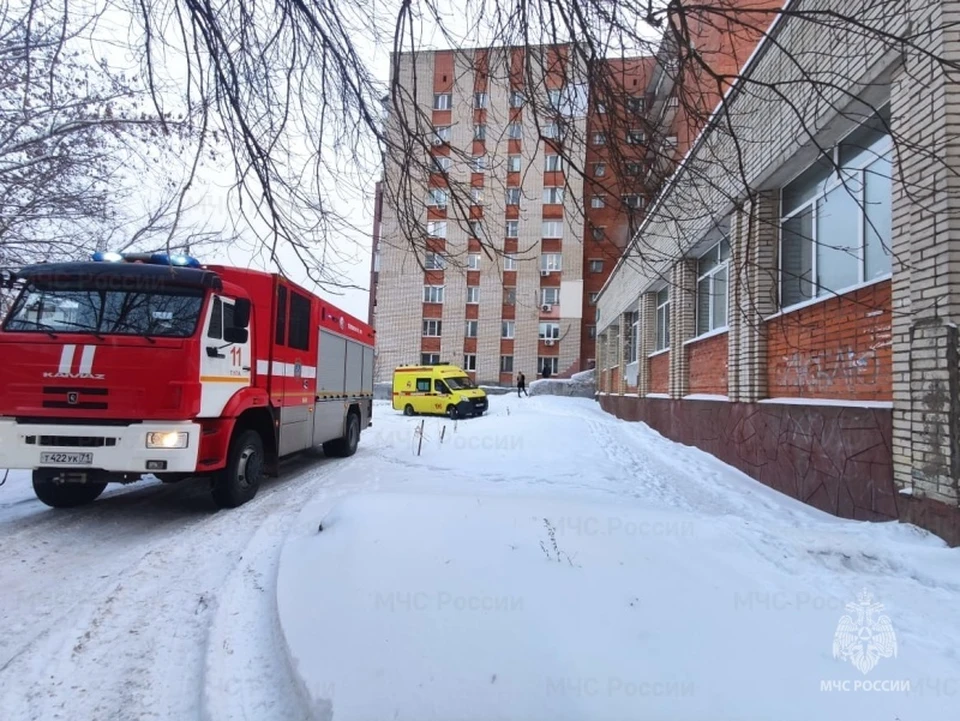 15 человек эвакуировали из горящего дома в тульском Мясново