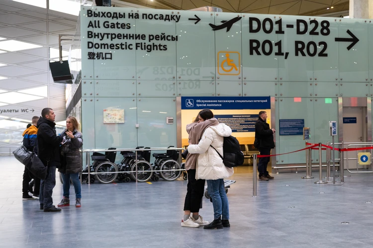 Летевший в Москву самолет экстренно сел в Пулково из-за технической неисправности