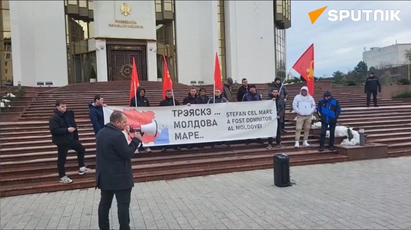 "Гайдуки" устроили акцию протеста прямо возле здания президентуры. Фото:скриншот видео